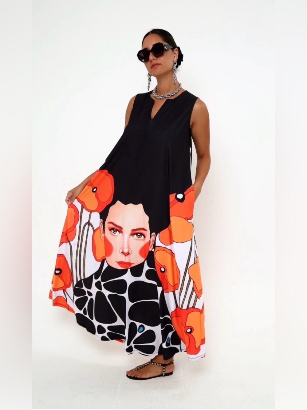 Women's Abstract Art-Inspired Viscose Sleeveless Black Maxi Dress With Pocket